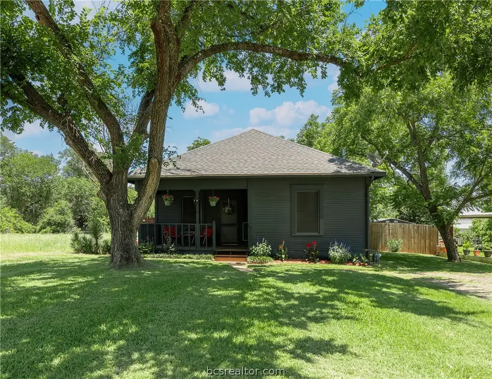 506 N Hill St, Caldwell, TX 77836 - #1