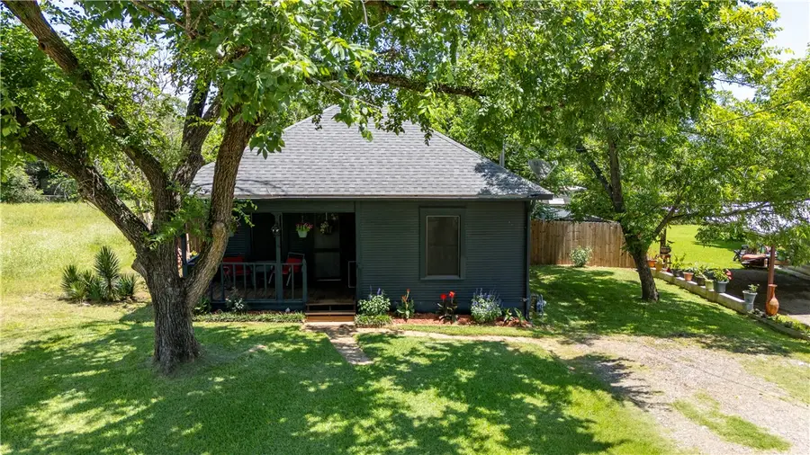 506 N Hill St, Caldwell, TX 77836 - #2