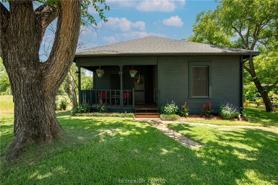 506 N Hill St, Caldwell, TX 77836 - #3