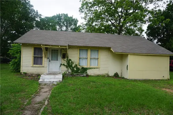 403 S Easterwood Street, Hearne, TX 77859