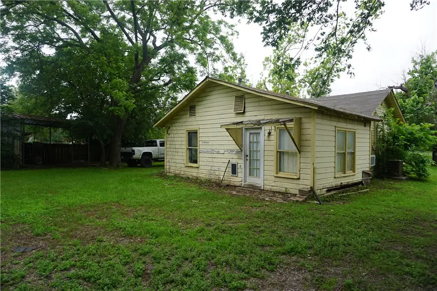 403 S Easterwood Street, Hearne, TX 77859 - #3
