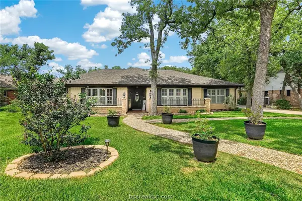 1022 Rose Circle, College Station, TX 77840