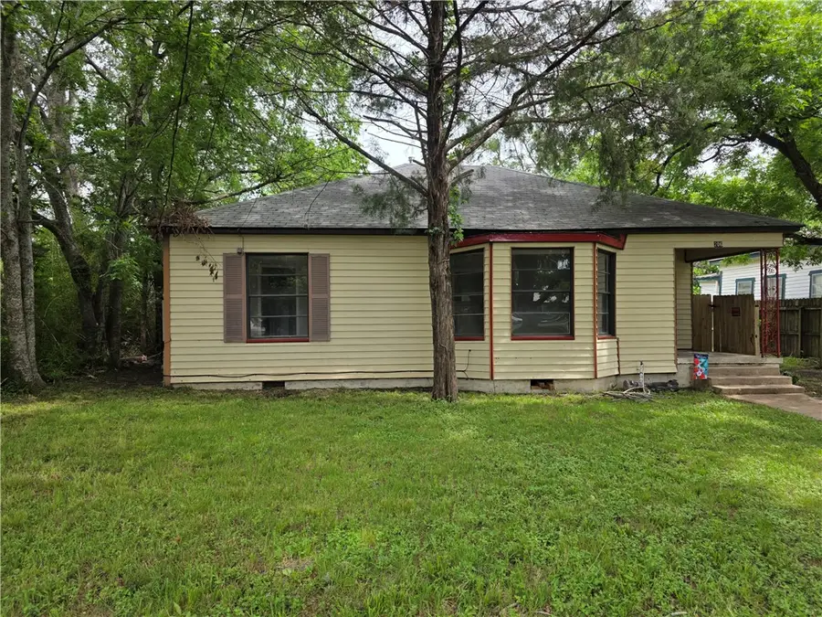 206 Gibbs Street, Navasota, TX 77868 - #2