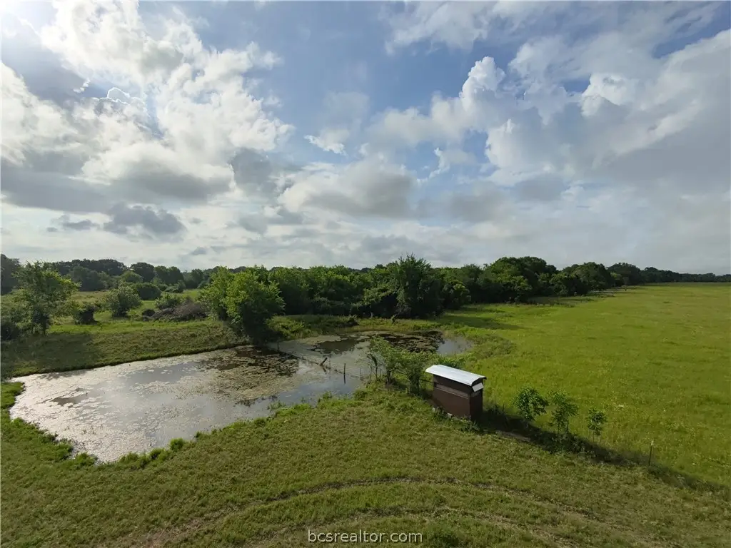 415 Veterans Memorial Dr, Navasota, TX 77868 - #1