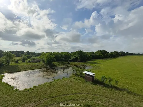 415 Veterans Memorial Dr, Navasota, TX 77868