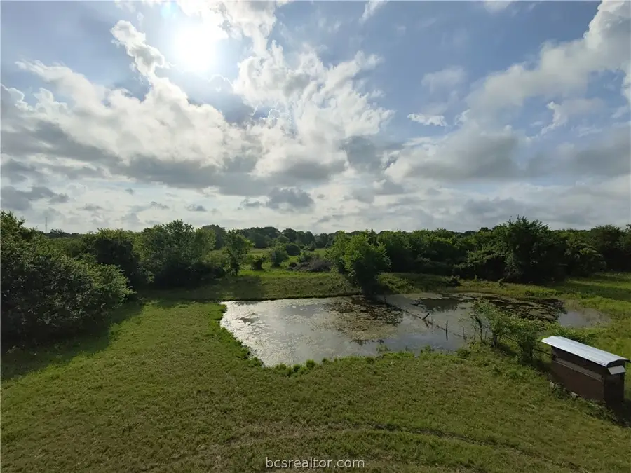 415 Veterans Memorial Dr, Navasota, TX 77868 - #2