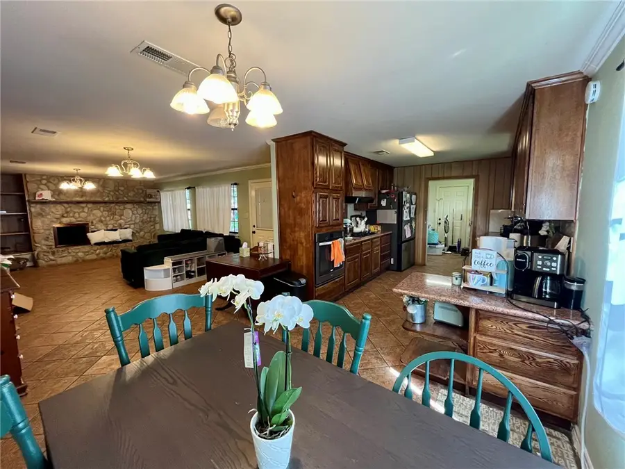 909 Anderson Street, Hearne, TX 77859 - #3