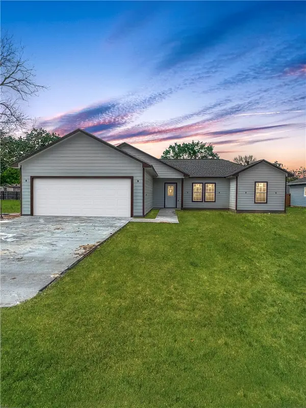 408 Wrangler Street N, Franklin, TX 77856