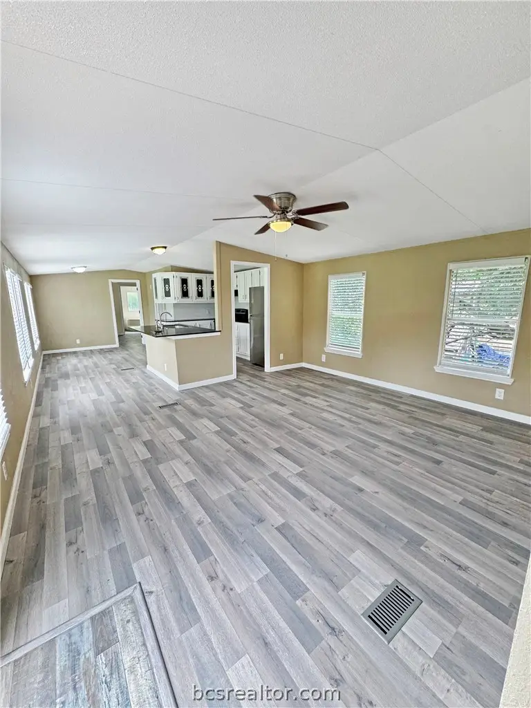 203 N San Gabriel Street, Hearne, TX 77859 - #2