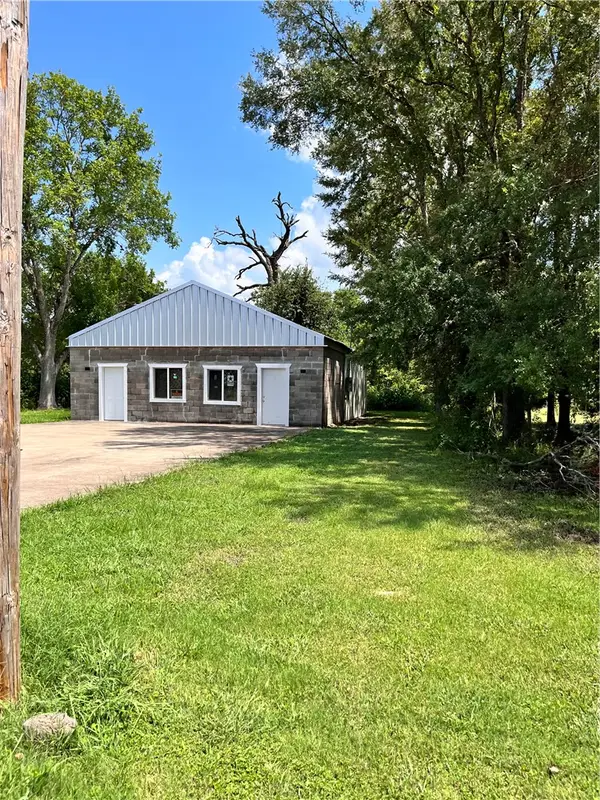 1101 W Washington, Navasota, TX 77868-2851