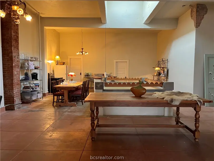 108 W Washington, Navasota, TX 77868-2920 - #3
