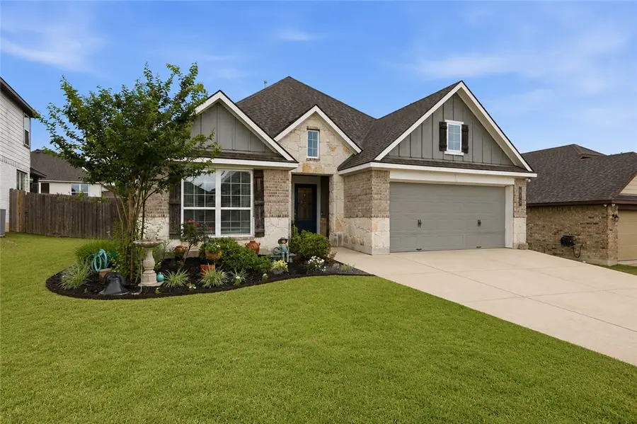 915 Farm Path, Brenham, TX 77833 - #2