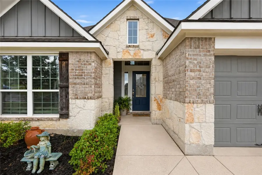 915 Farm Path, Brenham, TX 77833 - #3