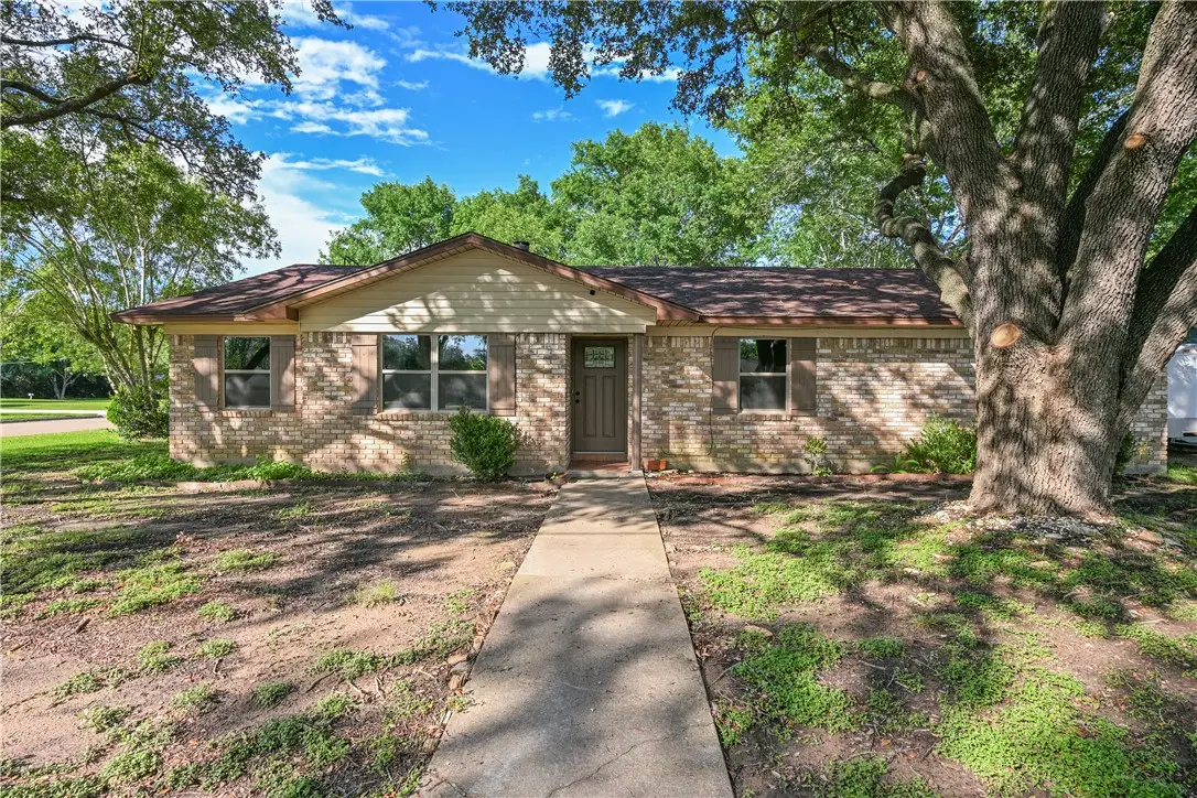 812 Victoria Street, Navasota, TX 77868 - #1