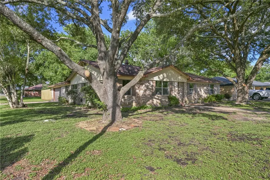 812 Victoria Street, Navasota, TX 77868 - #2