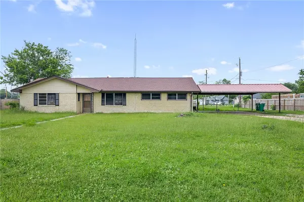 305 W School Street, Madisonville, TX 77864