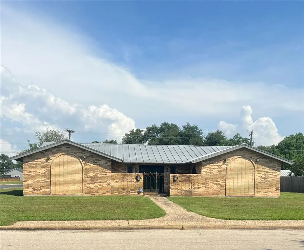 901 Calvert Street, Hearne, TX 77859 - #1