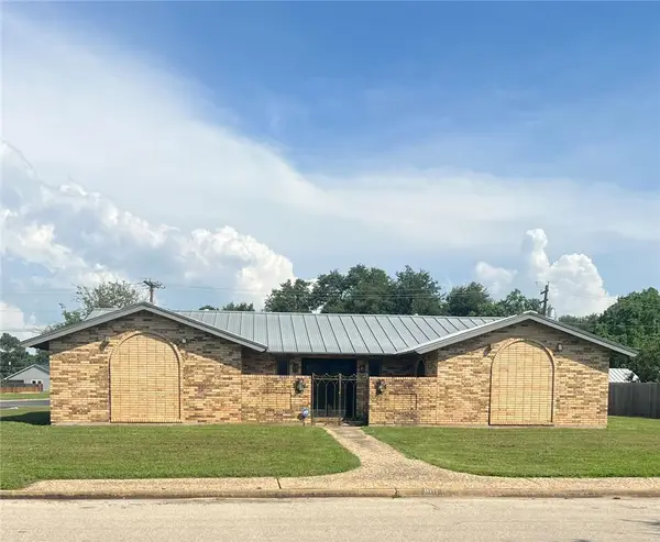 901 Calvert Street, Hearne, TX 77859