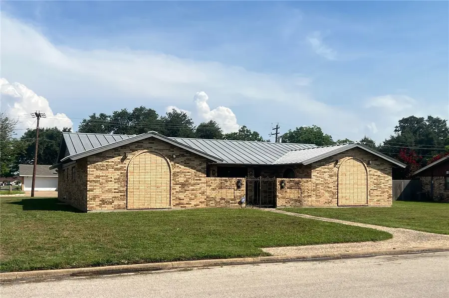 901 Calvert Street, Hearne, TX 77859 - #2