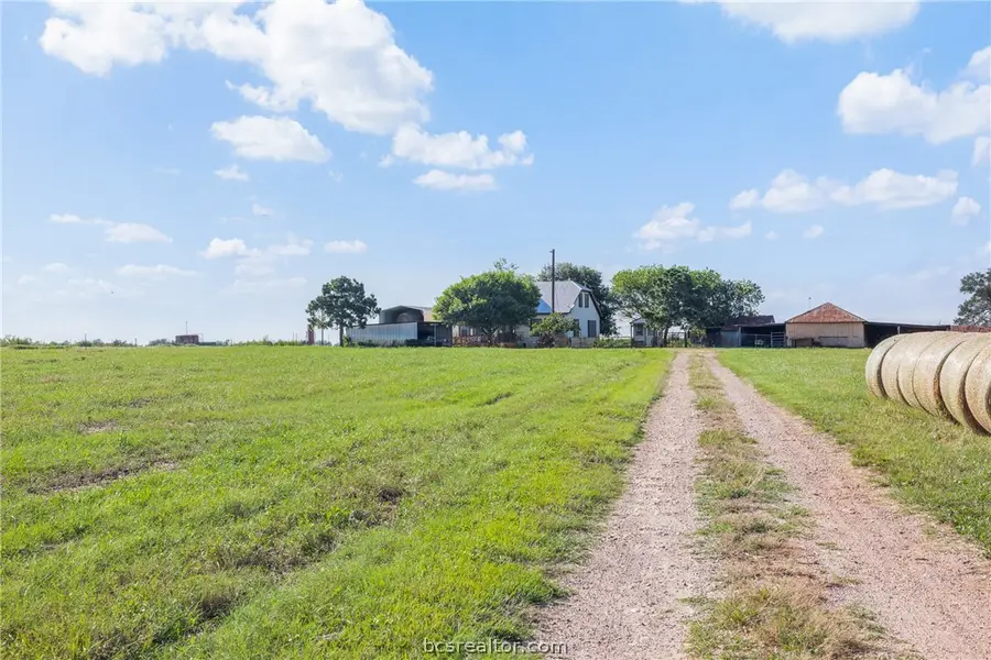 1546 County Road 203, Paige, TX 78659 - #2