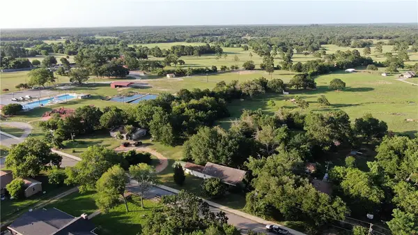 605 Norwood Lane, Hearne, TX 77859