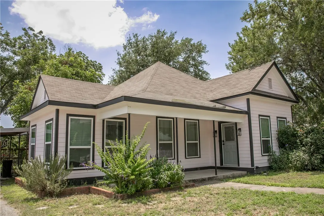 637 N Washington Street, La Grange, TX 78945 - #1