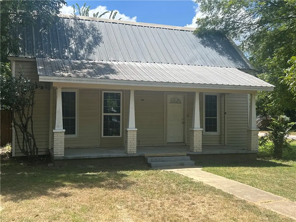 616 N Sharp Street, Franklin, TX 77856 - #1