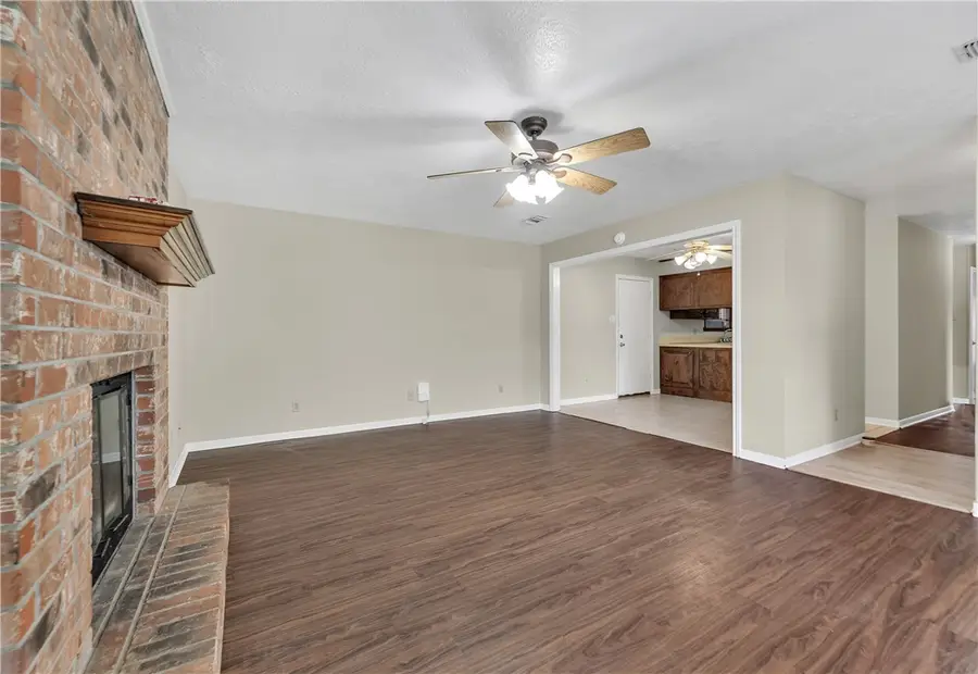 3015 Red Robin Loop, Bryan, TX 77802 - #3