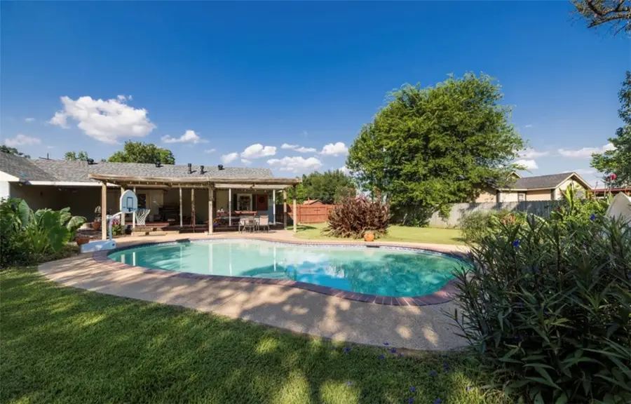 116 North Hearne St, Franklin, TX 77856 - #2