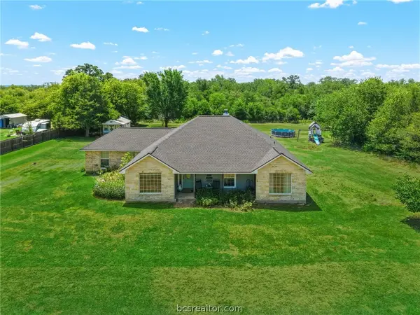 10747 Whispering Oaks Drive, Hearne, TX 77859