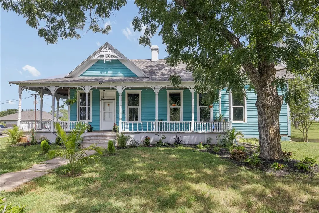 610 W Davis Street, Hearne, TX 77859 - #1