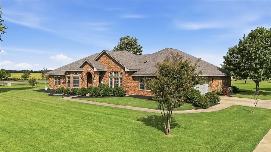 135 Apache Drive, Franklin, TX 77856 - #2