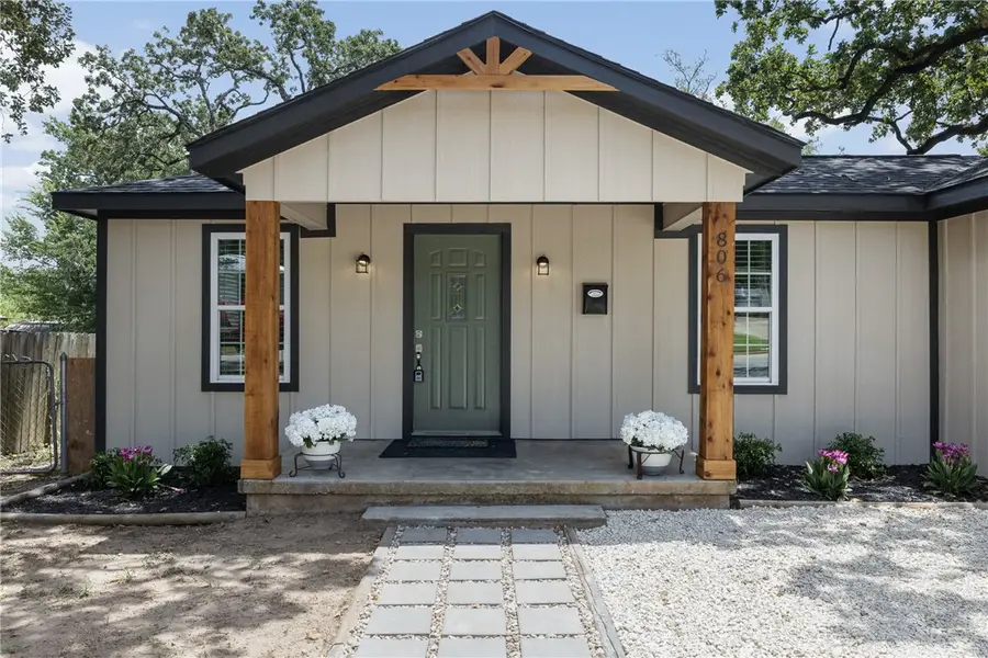 806 E 1st Street, Hearne, TX 77859 - #2