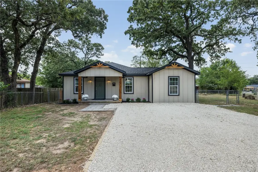 806 E 1st Street, Hearne, TX 77859 - #3