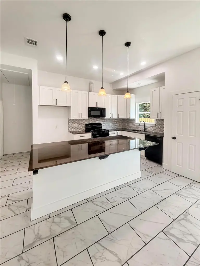 1317 New Street, Hearne, TX 77859 - #2
