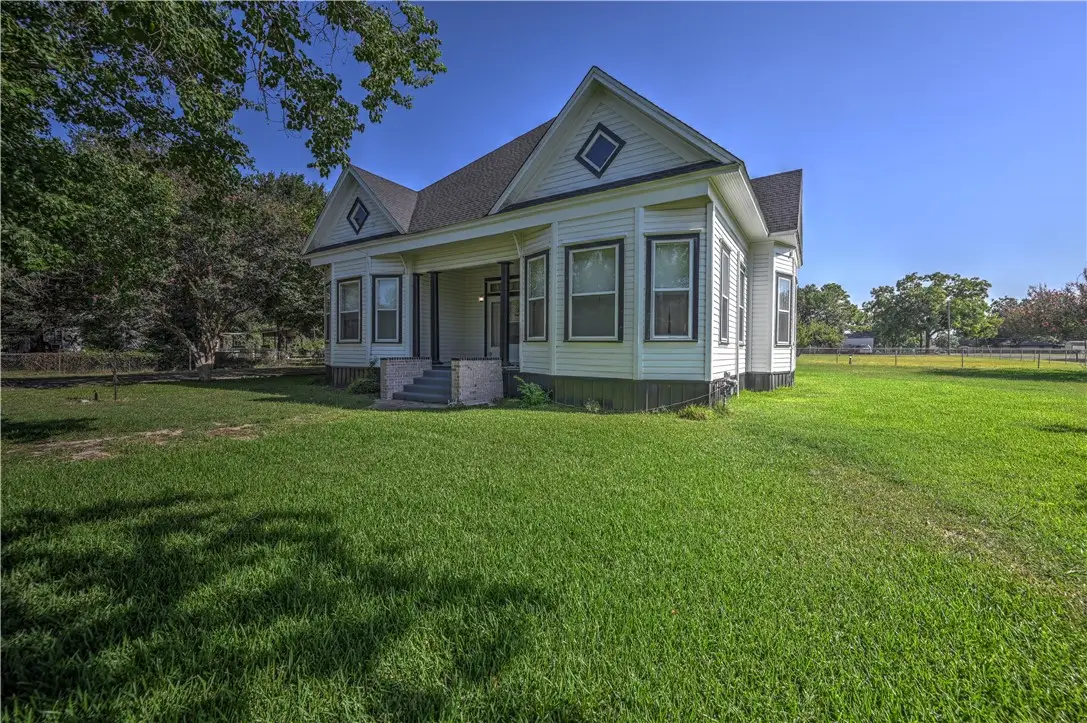 216 E Collins Street, Bremond, TX 76629 - #1