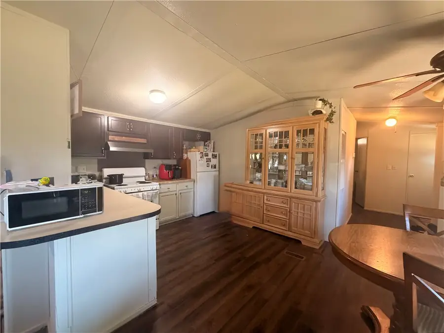 204 S Glass Street, Franklin, TX 77856 - #3