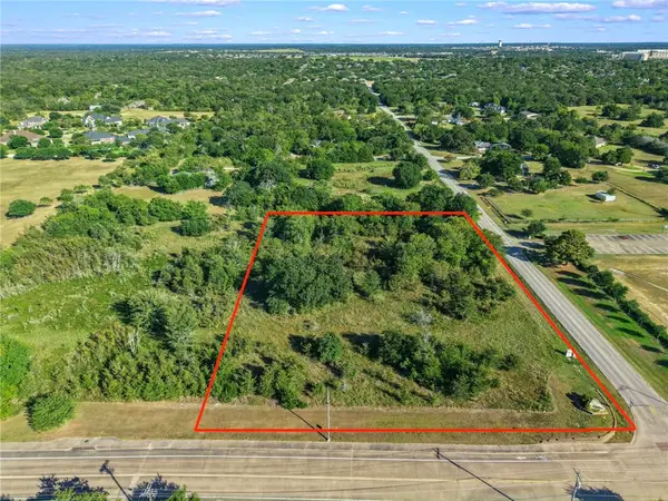 1201 Foxfire Drive, College Station, TX 77845