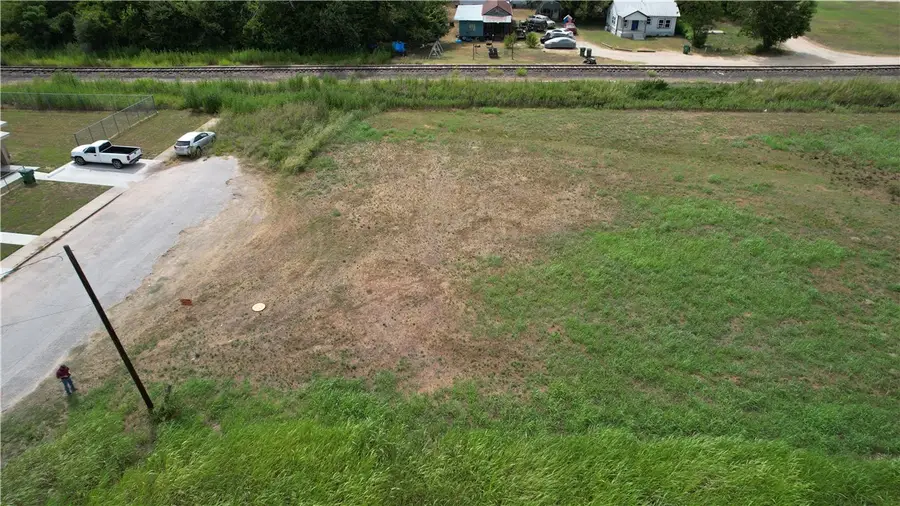 906 & 810 7th Street W, Cameron, TX 76520 - #2