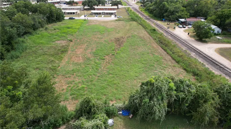 906 & 810 7th Street W, Cameron, TX 76520 - #3
