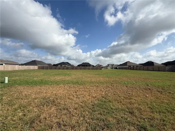 7808 Leadtree Drive, Navasota, TX 77868