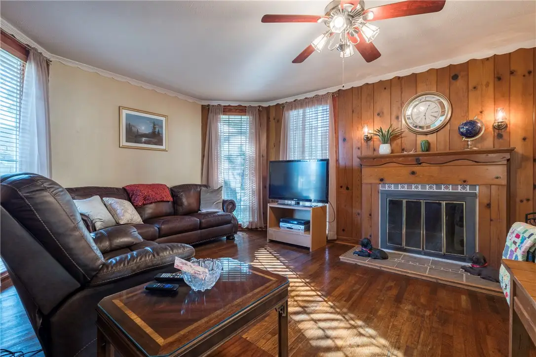 205 Barton Street, Hearne, TX 77859 - #1