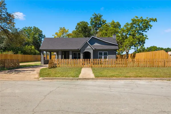 902 Post Oak Street, Hearne, TX 77859