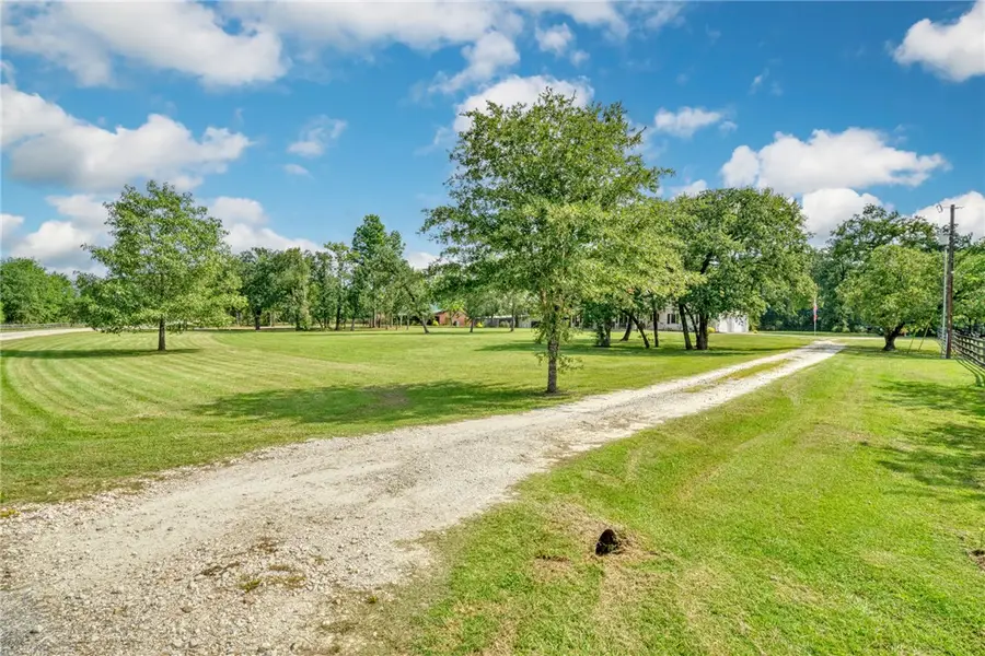 26 Woodland Hills Dr Drive, Huntsville, TX 77320 - #2