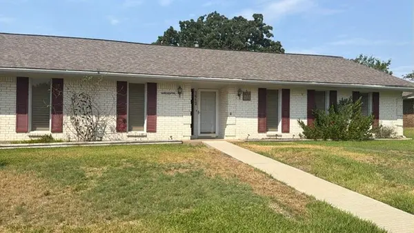 3612 Meadow Oaks Lane, Bryan, TX 77802