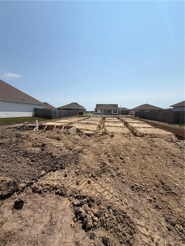 270 Harvest Lake Drive, Snook, TX 77877