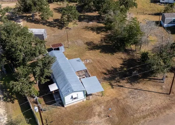 435 Leaning Oak Lane, Somerville, TX 77879