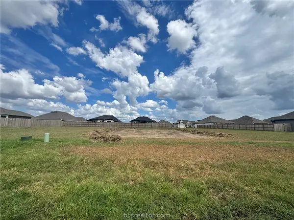 7806 Leadtree Drive, Navasota, TX 77868
