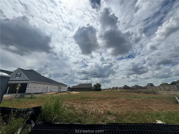 7803 Leadtree Drive, Navasota, TX 77868