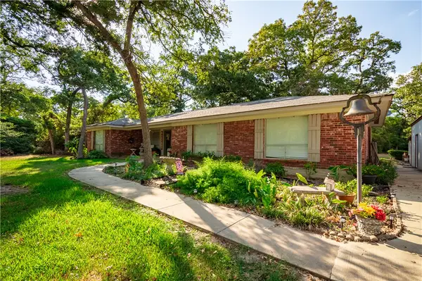 35 Golfclub Drive, Hilltop Lakes, TX 77871